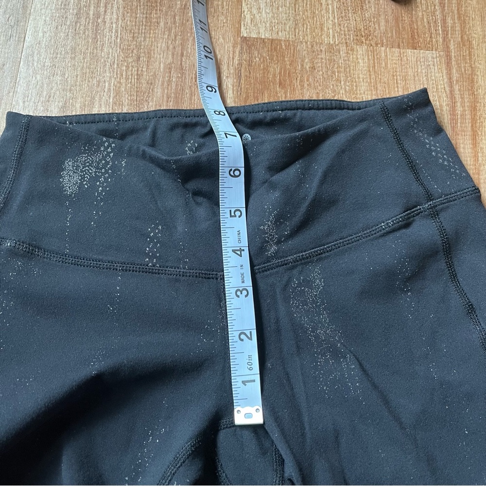 Athleta Black Silver Shimmer Snake Skin Pattern Crop Leggings Women's XS - Picture 6 of 6